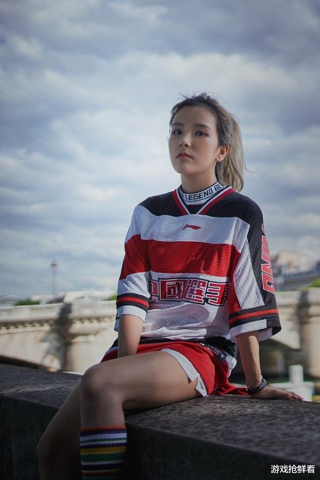 超变态迷失传奇：LPL女解说Rita在线征婚？直播谈择偶标准，哭诉自己27岁还没有人追